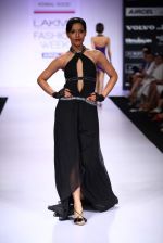 Model walk the ramp for Komal Sood, Pernia Qureshi show at Lakme Fashion Week Day 2 on 4th Aug 2012 (101).JPG